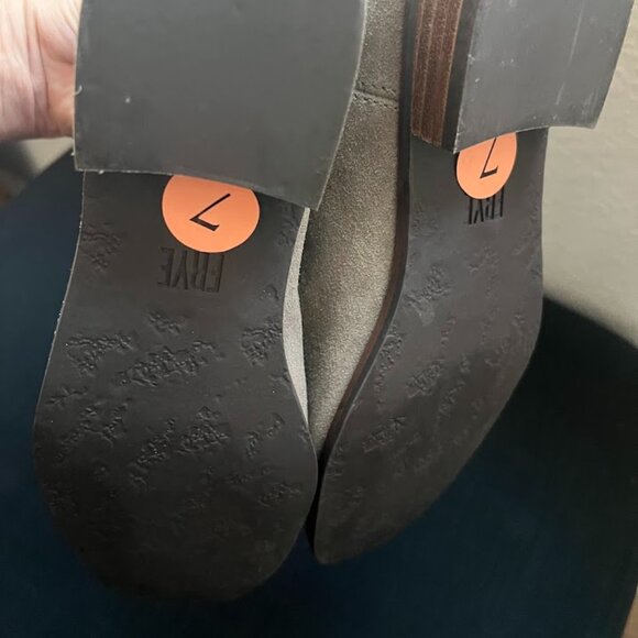 Frye Tan Chelsea Suede Boot Slip On Ankle Bootie Size 7 - Picture 11 of 14